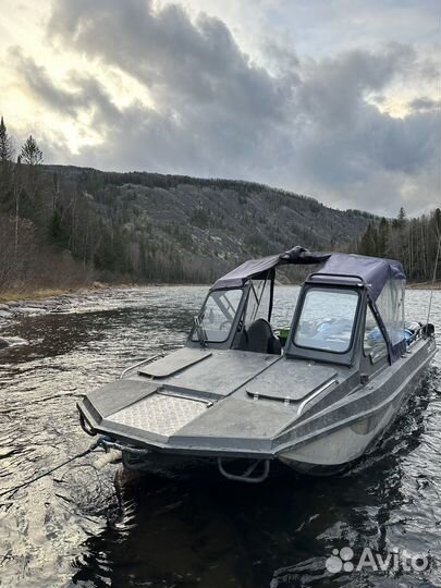 Водометный катер