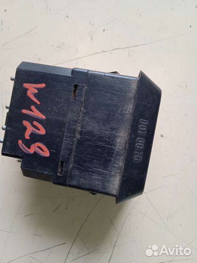 Кнопка аварийной сигнализации Mercedes w123