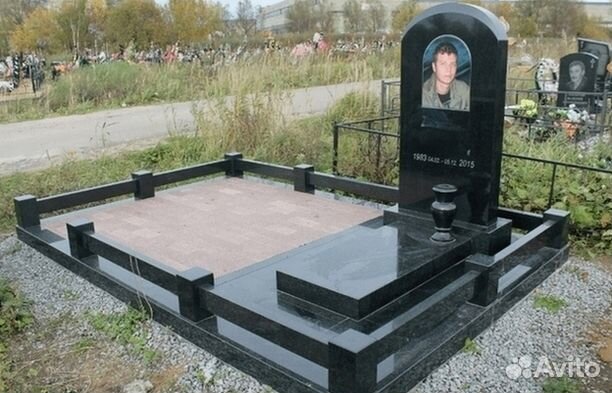 Памятник на могилу из гранита