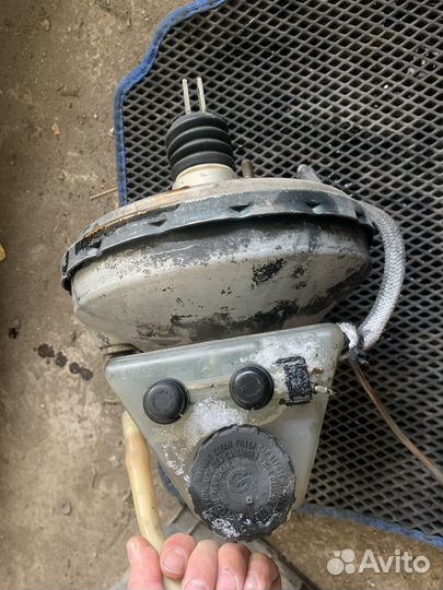 Вакуумный усилитель тормозов W201