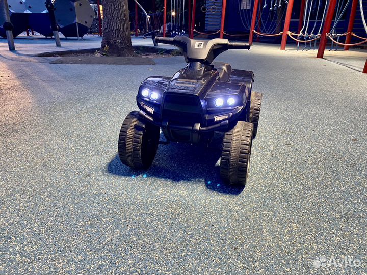 Детский квадроцикл на аккумуляторе