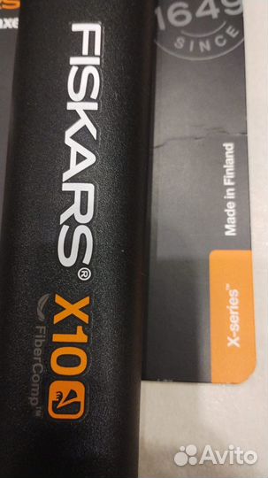 Универсальный топор x10 fiskars