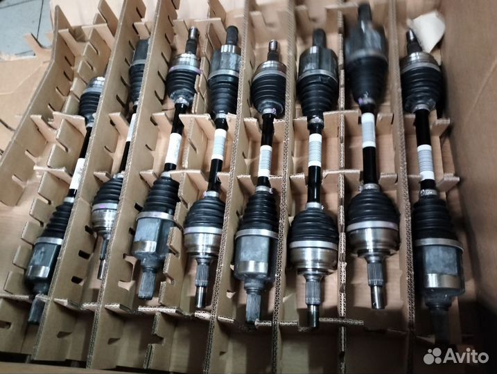 Вал приводной (Полуось) правый Peugeot Traveller