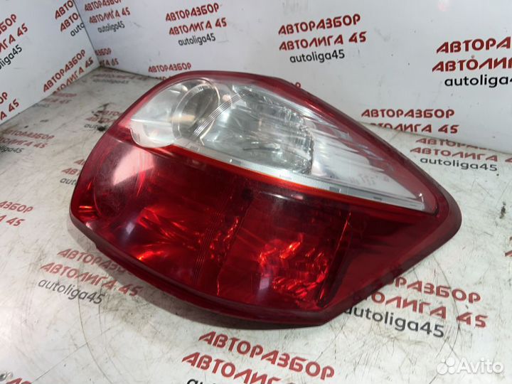 Фонарь задний правый Toyota Auris 150