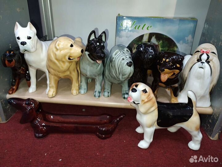 Коллекция фигурок собак