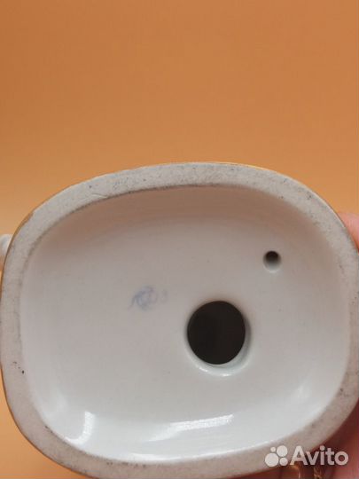 Статуэтка фарфоровая 