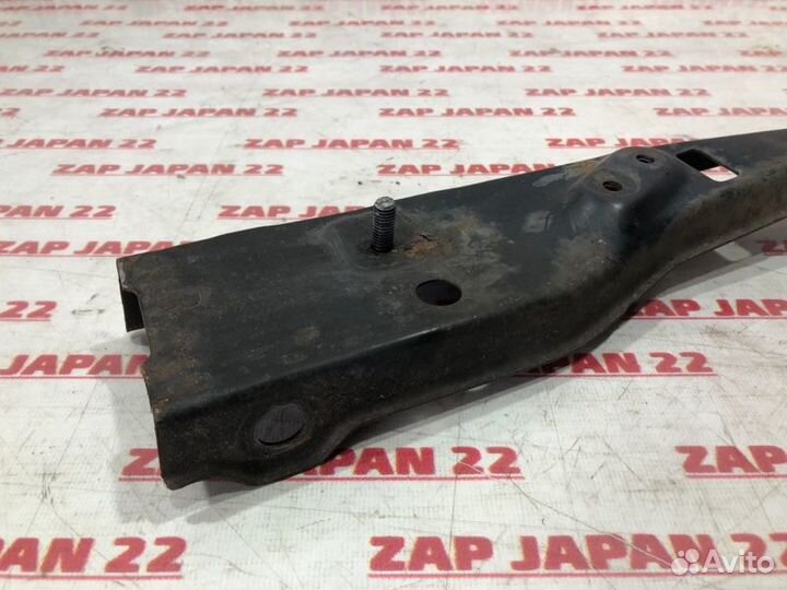 Крепление бампера переднее правое Toyota Lite Ace