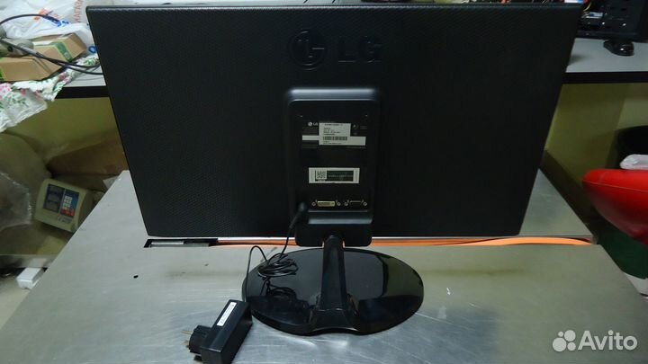 Монитор LG 23EA63T