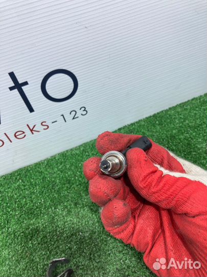 Форсунка инжекторная Volkswagen Tiguan 5N cawa