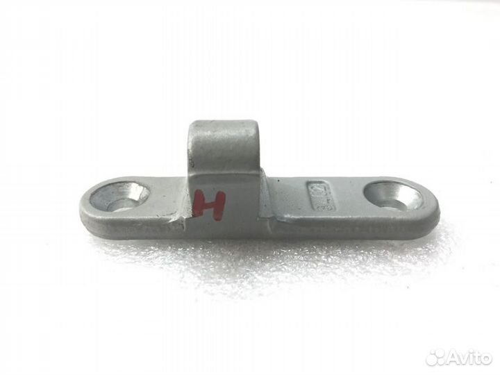 Петля двери передняя правая Mercedes-Benz E-Class