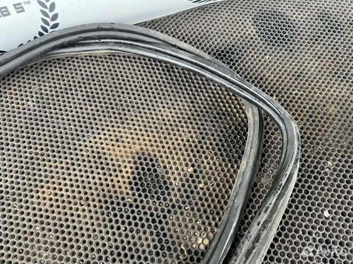 Уплотнитель багажника Opel Vectra B X16XEL 1.6