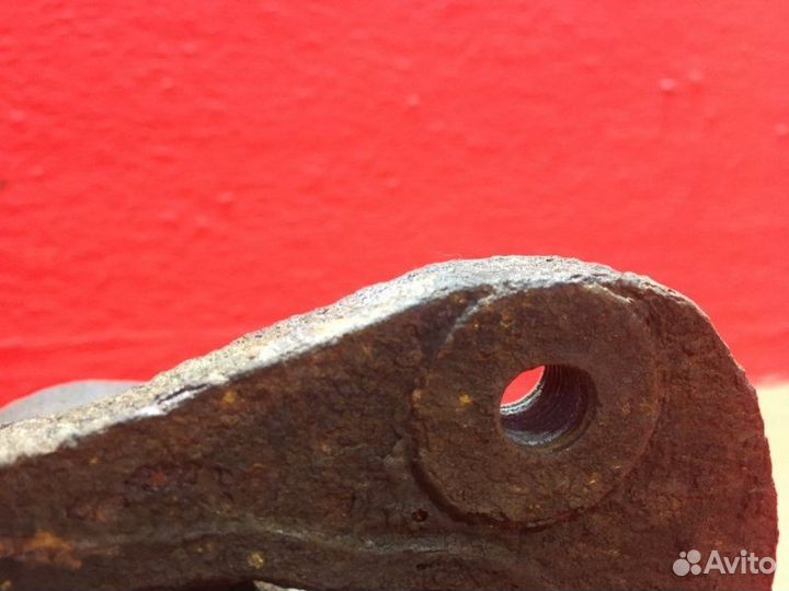 Суппорт передний правый Kia Sportage KM G4GC 2.0