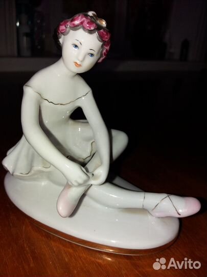 Фарфоровая статуэтка Балерина