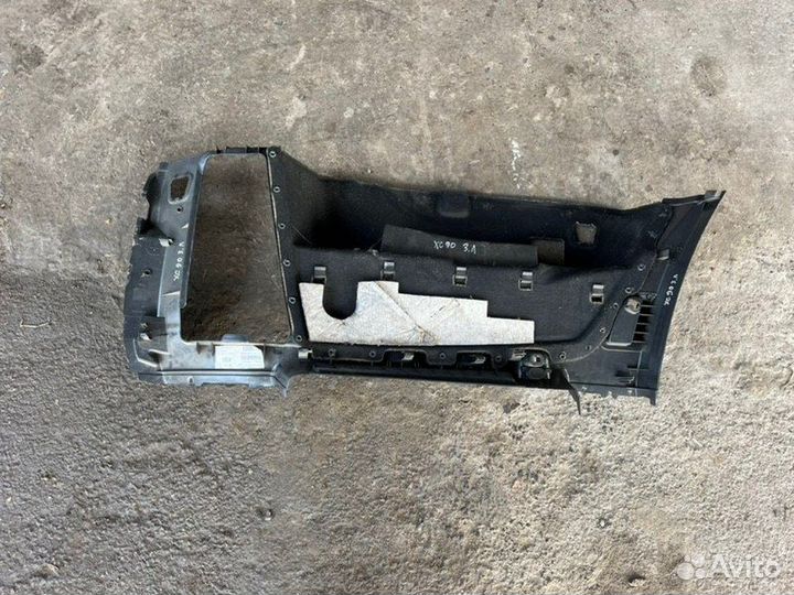 Обшивка багажника задняя левая Volvo Xc90