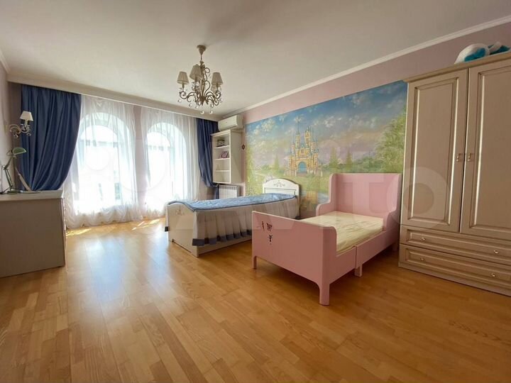 4-к. квартира, 148 м², 9/10 эт.