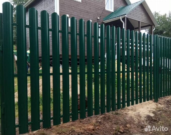 Забор из евроштакетника работа по договору под клю