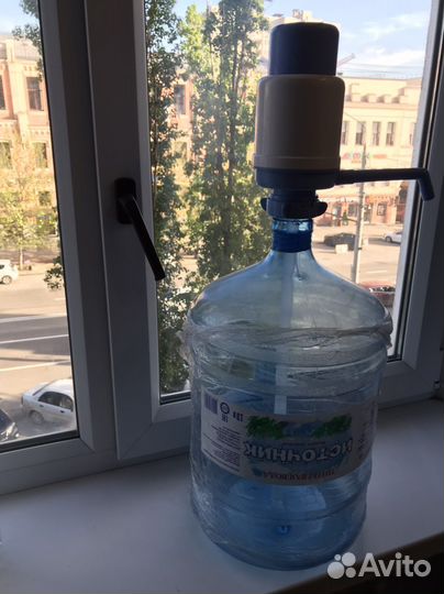 Емкость для воды с помпой