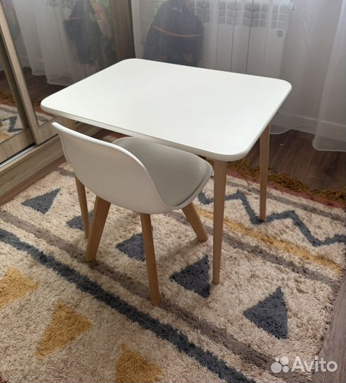 Детский столик со стульчиком