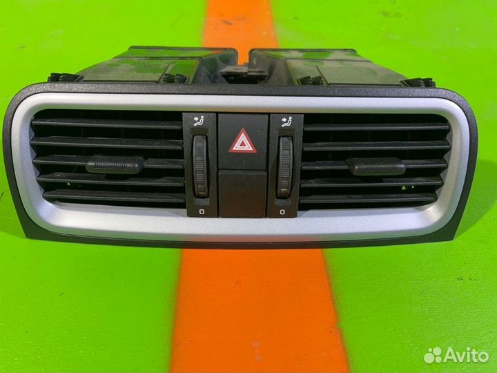 Дефлектор в торпедо Skoda Roomster 1.4 BXW 2008