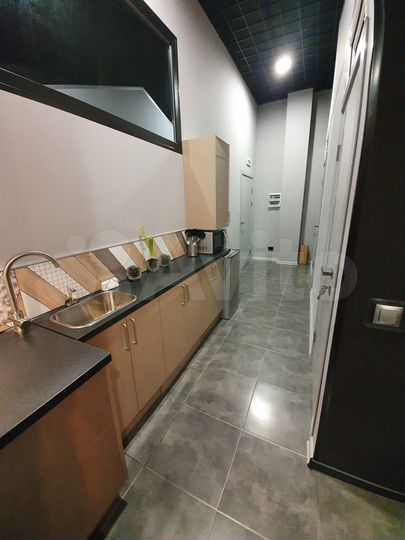 Комната 62 м² в 7-к., 1/4 эт.