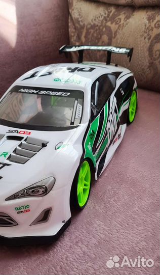 Машина на радиоуправлении для дрифта