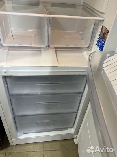 Холодильник indesit