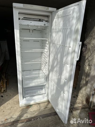 Морозильный шкаф