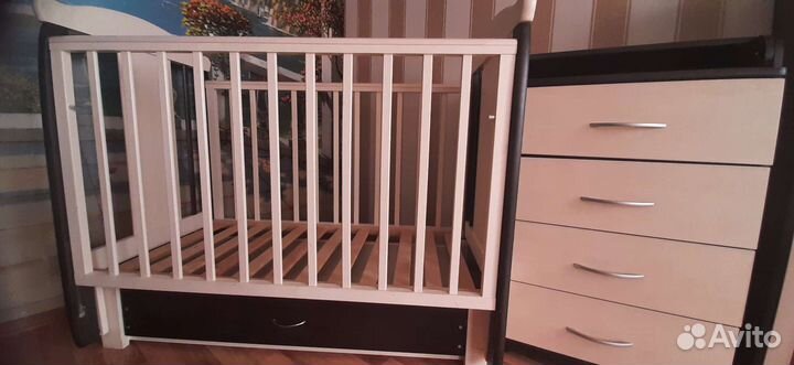 Детская кроватка и пеленальный комод