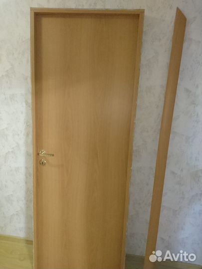 Продам дверь 70 см с коробом, замком и ручкой
