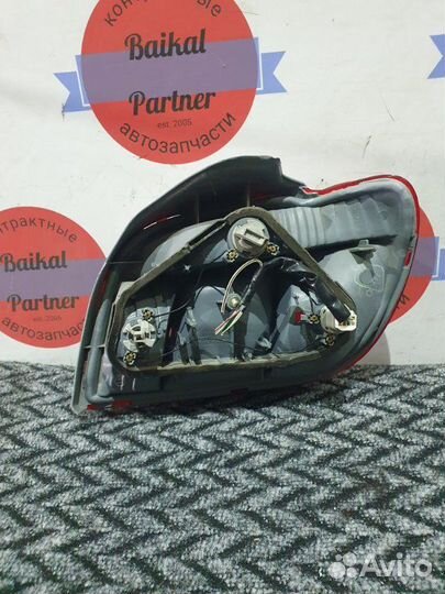 Стоп задний левый Toyota Vitz SCP10 1SZ-FE 1999