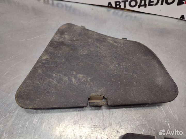 Накладка бампера Mitsubishi Carisma DA1A 1997 г.в