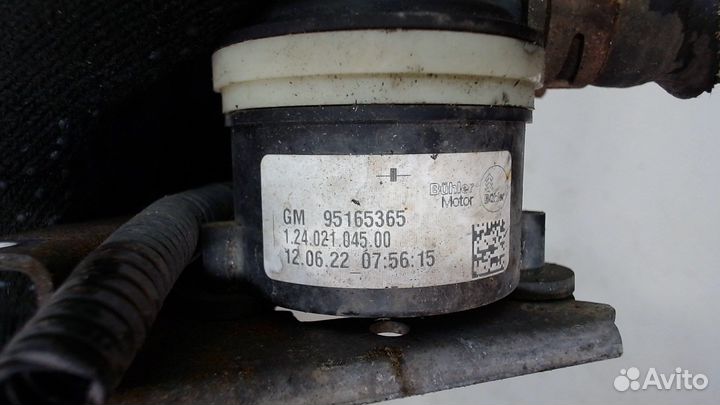 Насос водяной Opel Antara, 2012