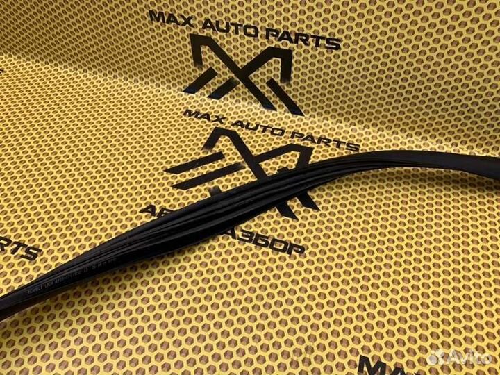 Уплотнитель двери на проем передний левый Renault