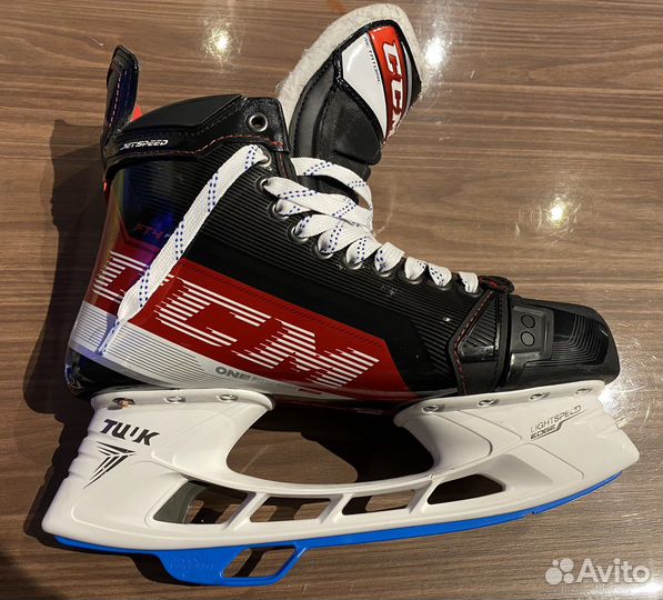 Коньки ccm Jetspeed ft475. ССМ Jetspeed Ghost. Ccm Jetspeed ft2 Ice Cream. ССМ Джет СПИД ФТ 5 про клюшка.