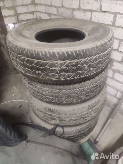 Bridgestone Dueler A/T 695 275/75 R16