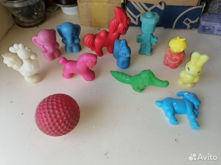 Советские игрушки целый стеллаж