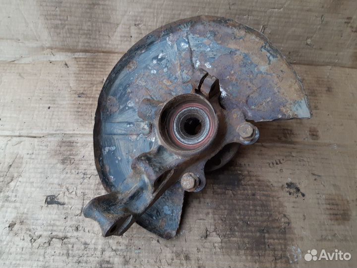 Поворотный кулак передний Ауди 80 Б3