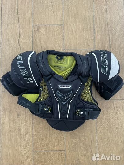 Нагрудник хоккейный Supreme S190