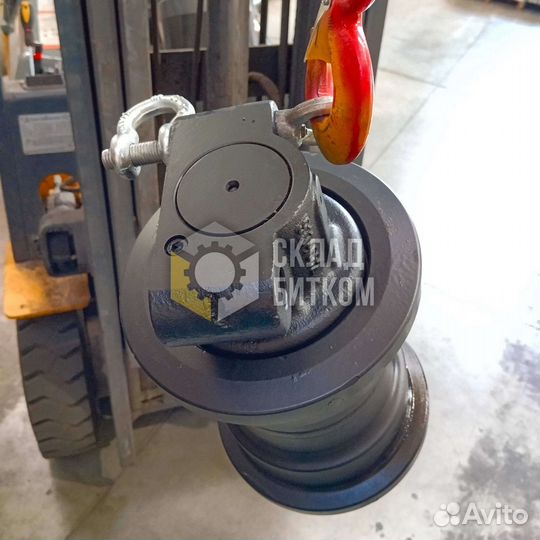 Каток опорный Hitachi EX330LC-5