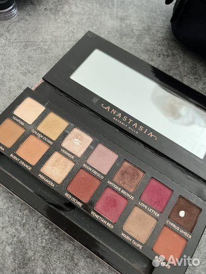 Палетки теней для глаз huda beauty, too faced