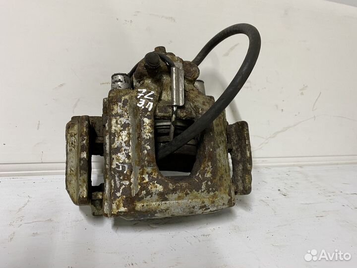 Суппорт задний правый для VW Touareg 7L