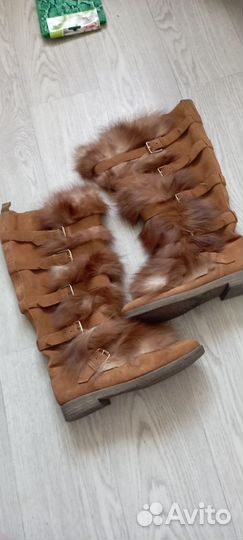 Женские меховые сапоги