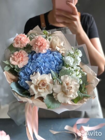Букет цветы с гортензией