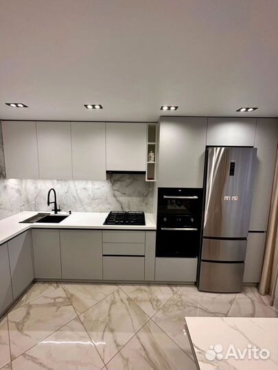 Кухонный гарнитур угловой в потолок на заказ