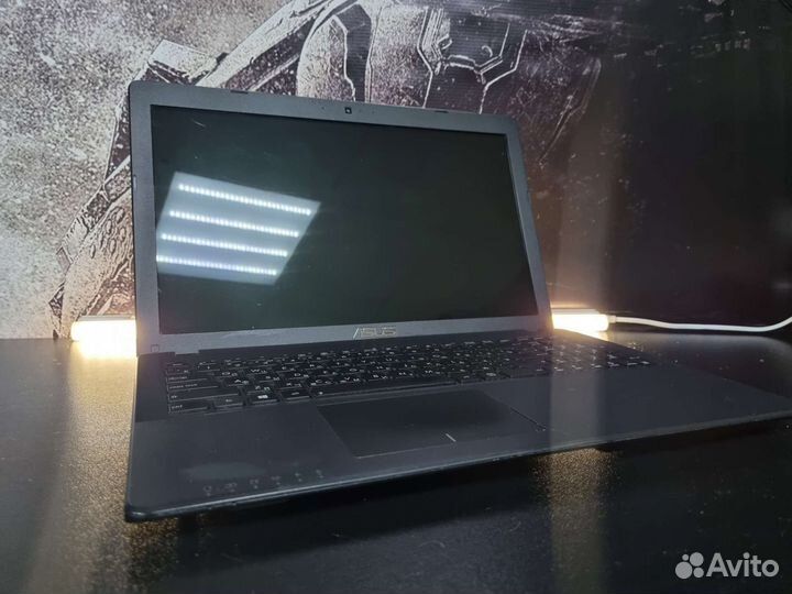 Ноутбук asus I5/6GB/SSD/GT710M