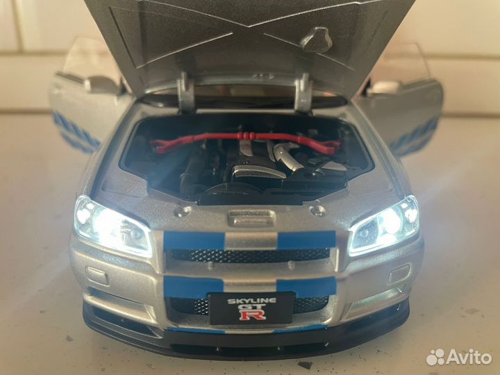 Коллекционная машинка Nissan Skyline R34 1:24