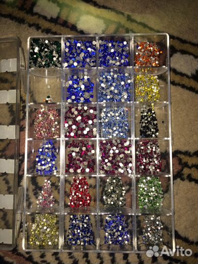 Стразы Swarovski