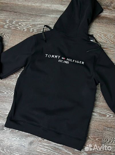 Спортивный аутфит от Tommy Hilfiger для зимы