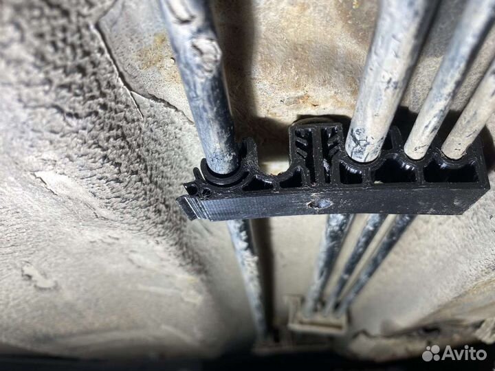 Кронштейн крепления топливных трубок