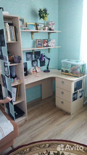 Письменный стол для школьника угловой